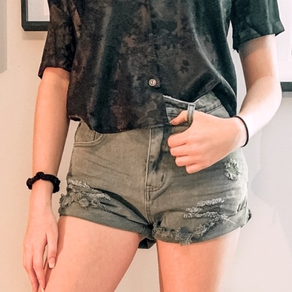 Mustard Seed Pants - NWT‎ Women’s Mustard Seed Distressed Destroyed High Rise Denim Shorts Sage Small